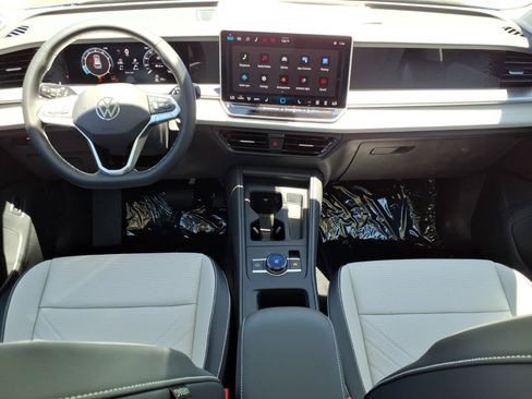 New 2026 Volkswagen Tiguan SE FWD image 17