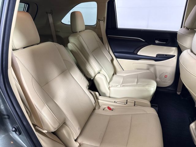 Used 2016 Toyota Highlander Limited Platinum AWD/4WD image 16