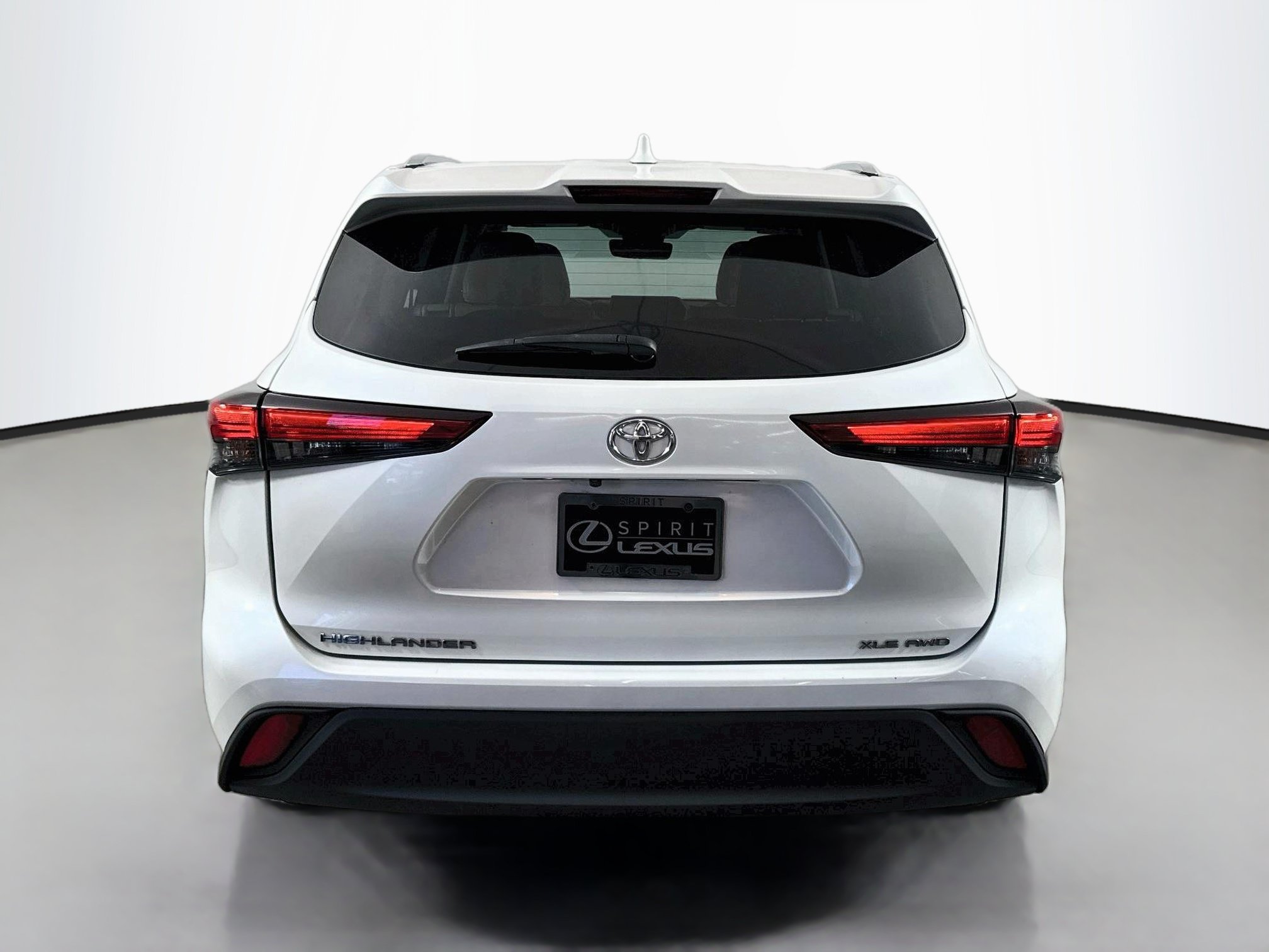 Used 2020 Toyota Highlander XLE AWD/4WD image 6