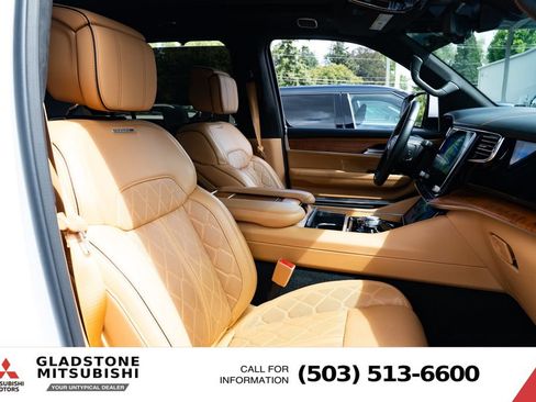 Used 2022 Jeep Grand Wagoneer Series III w/ Rear Seat Video Group 1 AWD/4WD image 29