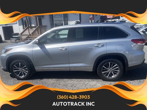Used 2018 Toyota Highlander XLE AWD/4WD image 1