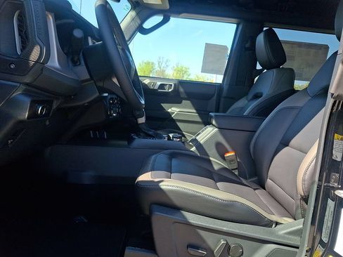 New 2026 Ford Bronco Outer Banks w/ Sasquatch Package AWD/4WD image 7