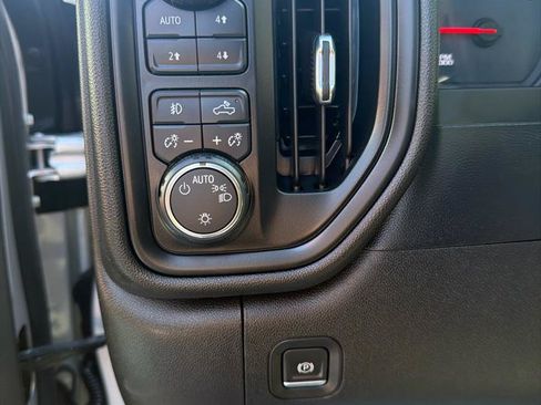 Used 2020 Chevrolet Silverado 1500 Custom Trail Boss w/ Custom Convenience Package AWD/4WD image 11