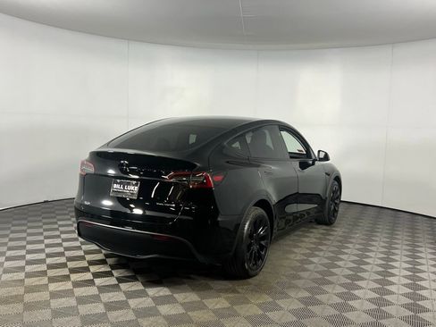Used 2025 Tesla Model Y Long Range image 8