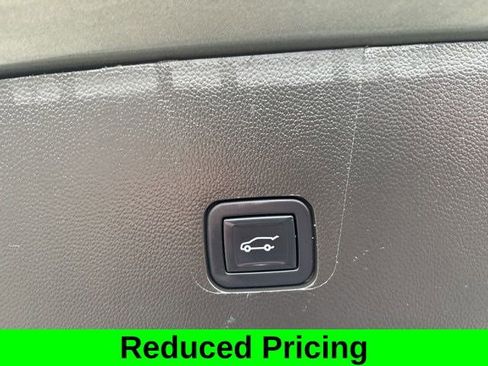 Used 2022 Chevrolet Traverse LT w/ LPO, Floor Liner Package image 37