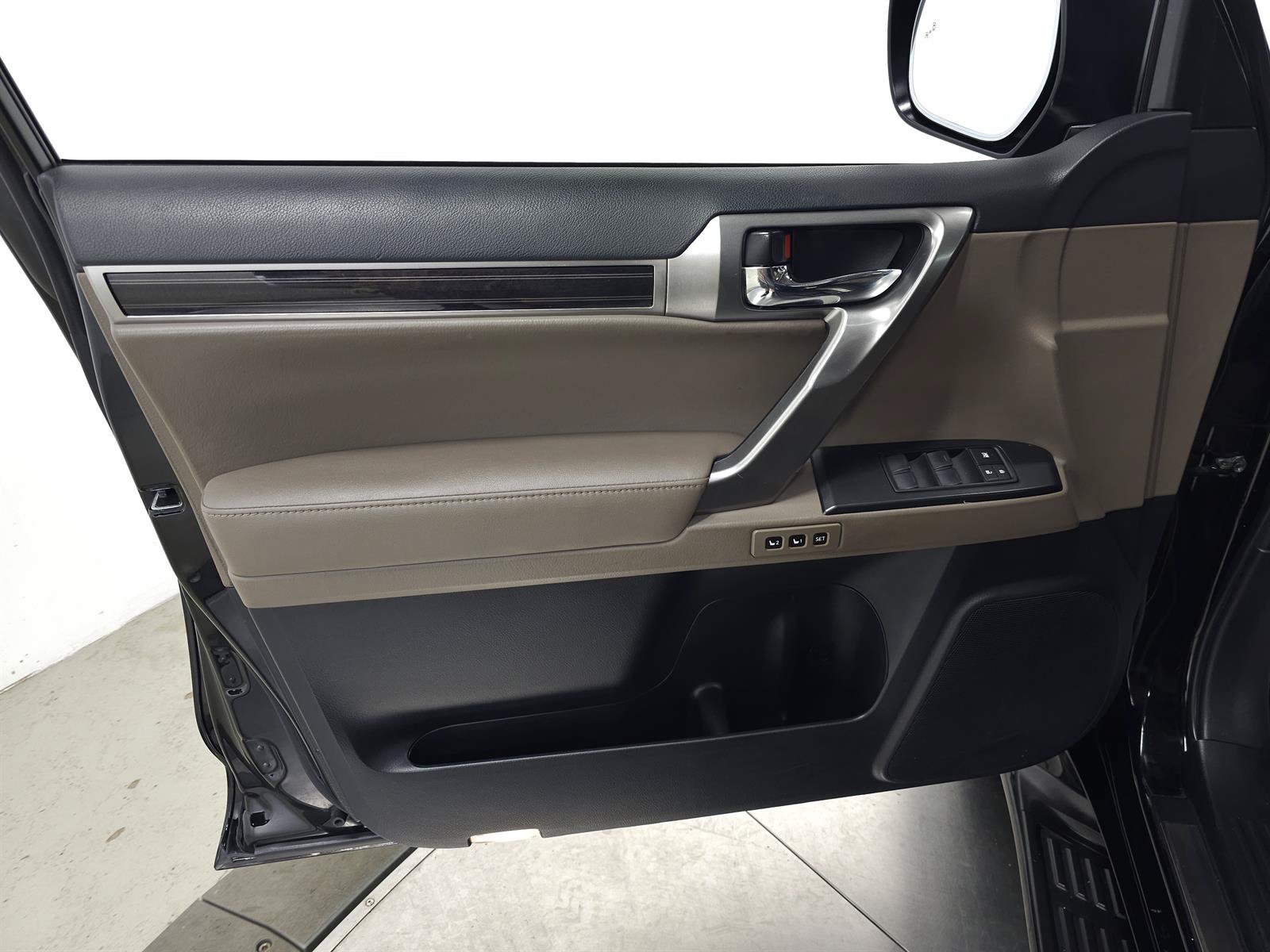 Certified 2023 Lexus GX 460 Premium w/ Accessory Package AWD/4WD image 16