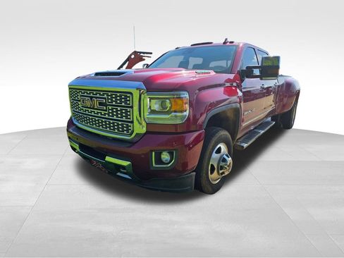 Used 2018 GMC Sierra 3500 Denali w/ Duramax Plus Package AWD/4WD image 5