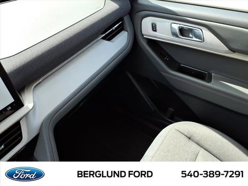 Used 2026 Ford Explorer Active AWD/4WD image 35