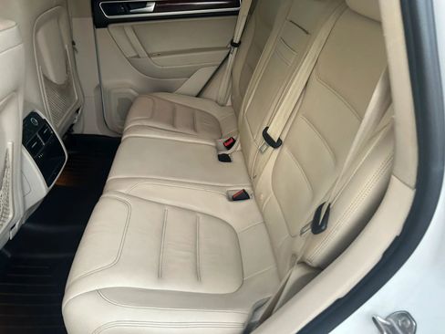 Used 2013 Volkswagen Touareg TDI AWD/4WD image 22