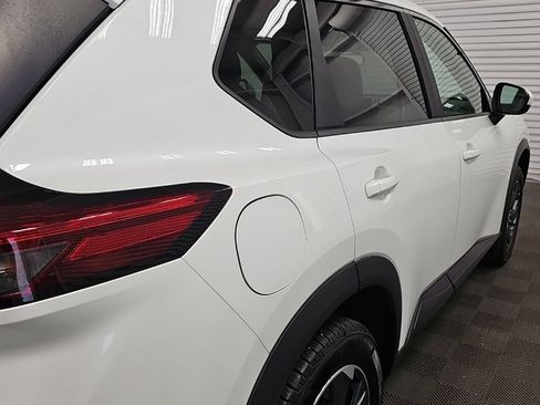 Used 2025 Nissan Rogue SV FWD image 10