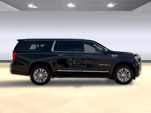 Used 2023 GMC Yukon XL Denali RWD image 8