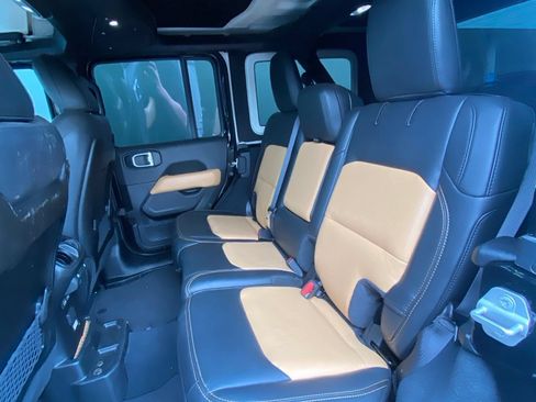 Used 2024 Jeep Wrangler Unlimited Sahara w/ Technology Group AWD/4WD image 11