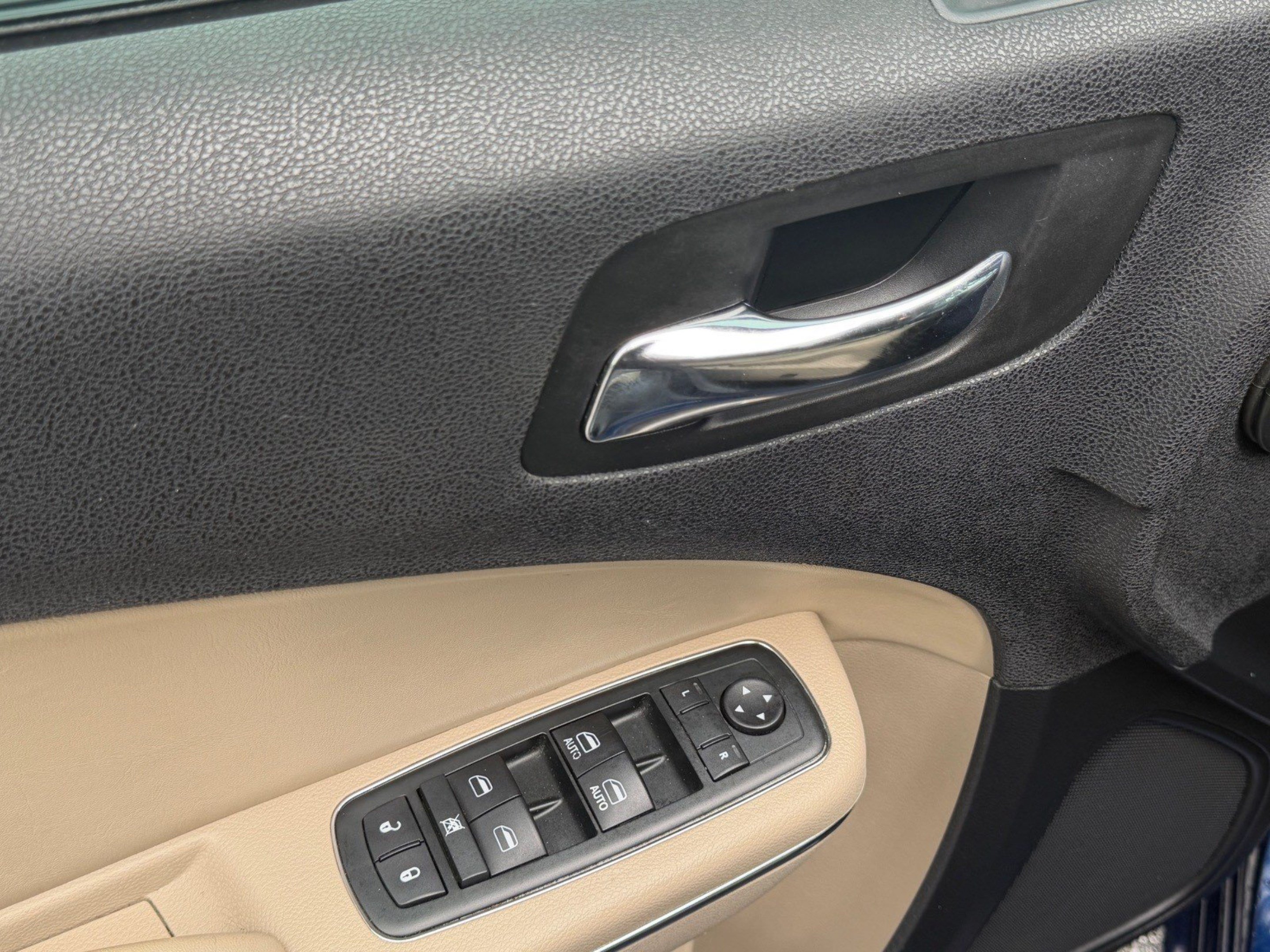 Used 2013 Dodge Charger SE RWD image 12