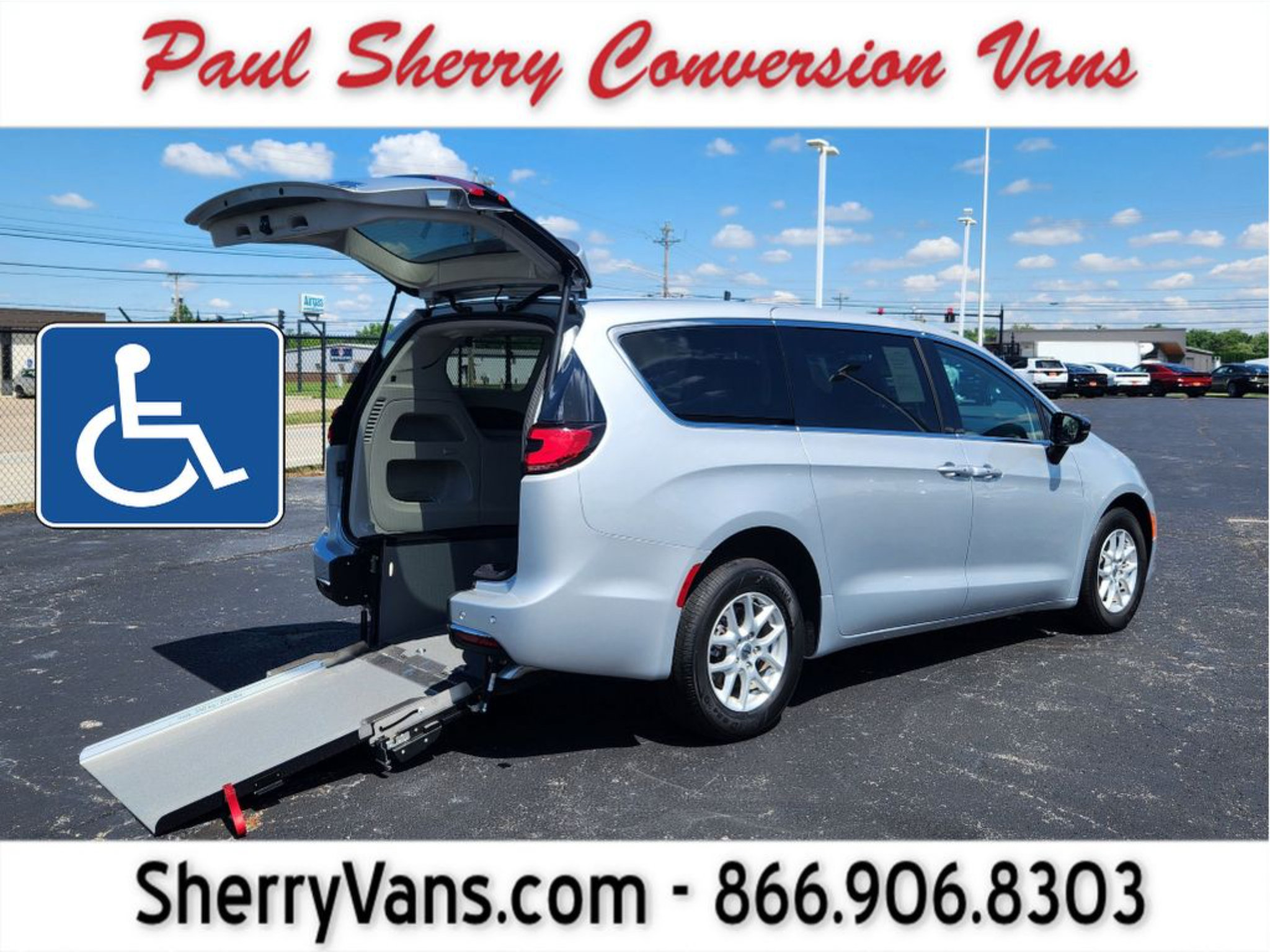 Used 2024 Chrysler Pacifica Touring-L FWD image 1