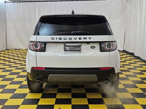 Used 2019 Land Rover Discovery Sport SE image 4