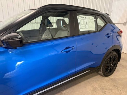 Used 2023 Nissan Kicks SR w/ SR Premium Package FWD image 7