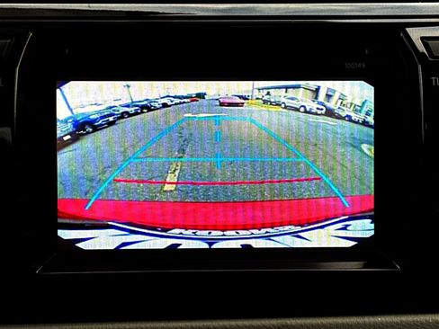 Used 2015 Toyota Corolla LE FWD image 19
