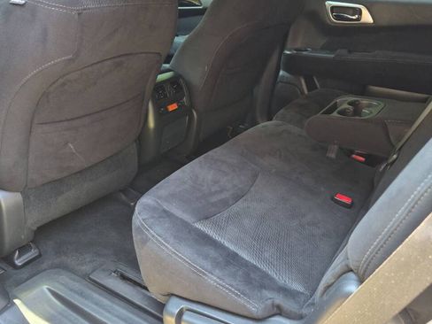 Used 2016 Nissan Pathfinder SV AWD/4WD image 15