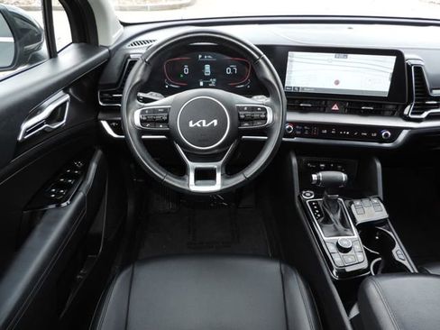 Used 2025 Kia Sportage EX image 19
