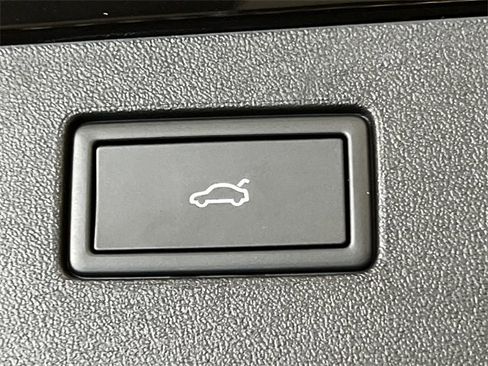 Used 2025 Volkswagen Tiguan SEL R-Line image 6