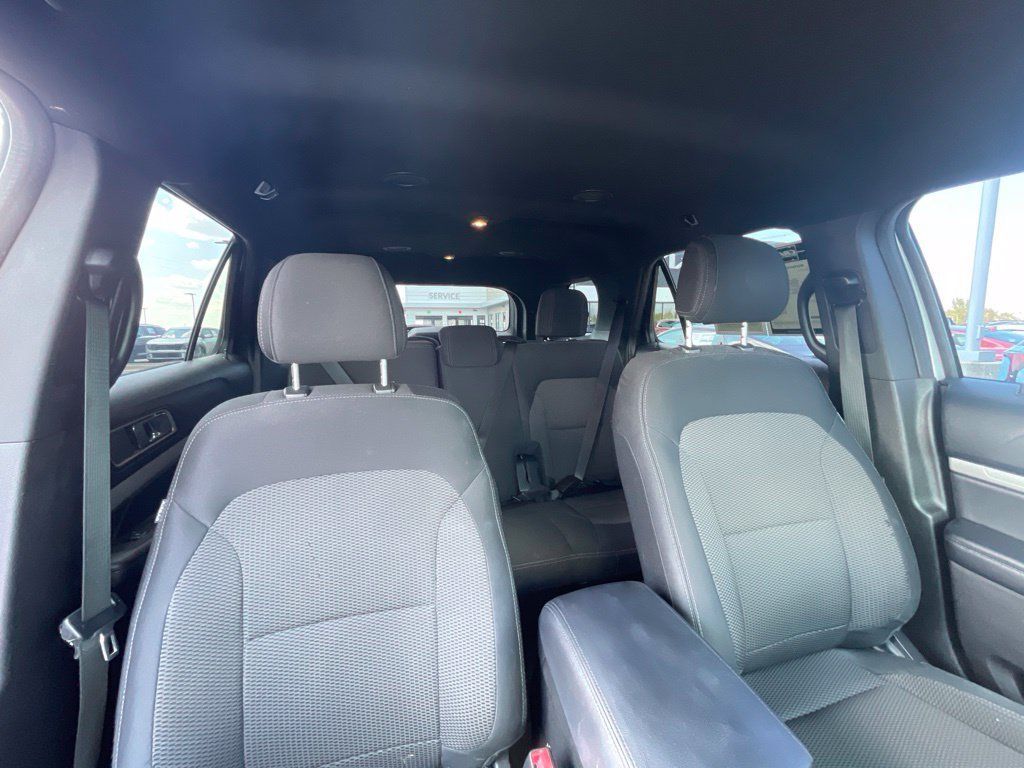Used 2016 Ford Explorer XLT AWD/4WD image 26