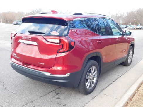 Used 2022 GMC Terrain SLT w/ Infotainment Package II image 4