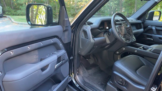 Certified 2025 Land Rover Defender 110 S AWD/4WD image 4
