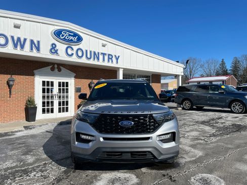 Used 2022 Ford Explorer ST-Line w/ Class IV Trailer Tow Package image 2