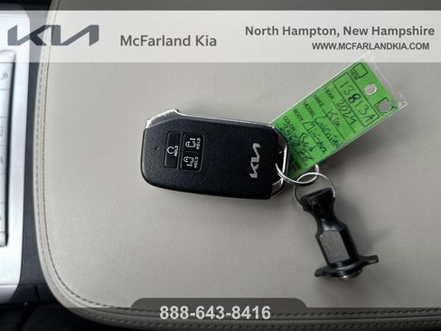 Used 2024 Kia Carnival LX image 31