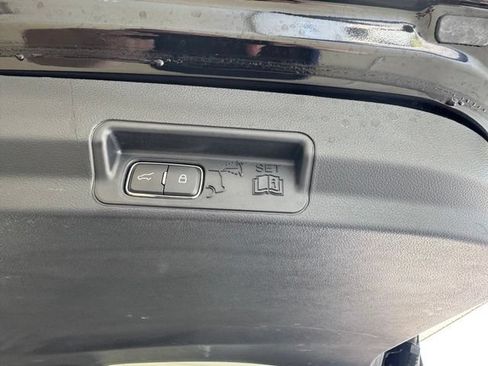 Used 2025 Ford Explorer Active AWD/4WD image 34