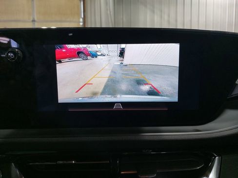 Used 2025 Buick Envista Preferred FWD image 24