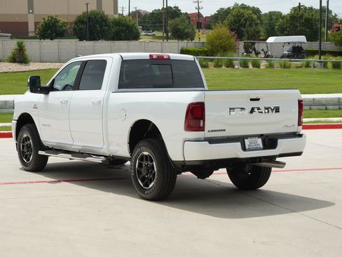 Used 2025 RAM 2500 Laramie AWD/4WD image 3