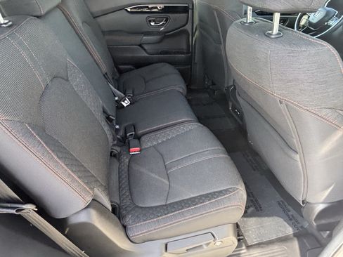 Used 2025 Honda Pilot Sport image 11