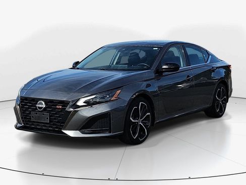 Used 2023 Nissan Altima 2.5 SR w/ SR Premium Package FWD image 8