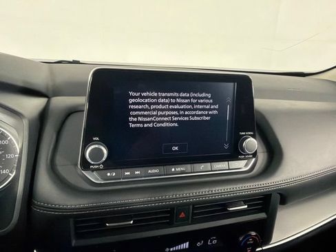 Certified 2026 Nissan Rogue SV FWD image 32