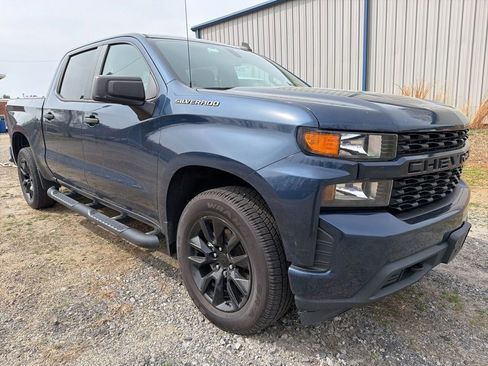 Used 2020 Chevrolet Silverado 1500 Custom w/ Custom Value Package image 4