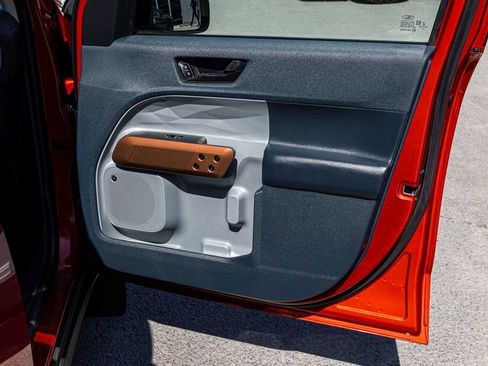 Used 2022 Ford Maverick Lariat w/ Lariat Luxury Package image 13