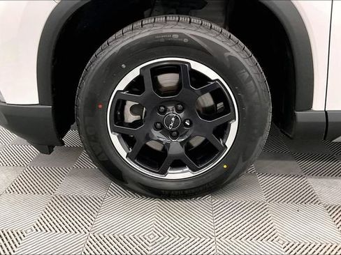 Used 2025 Honda Pilot EX-L image 10