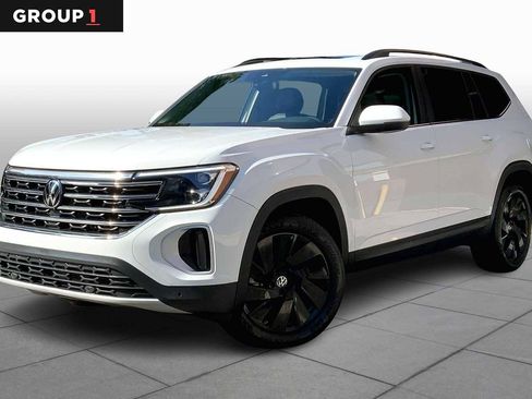 Used 2024 Volkswagen Atlas SE w/ Panoramic Sunroof Package image 1