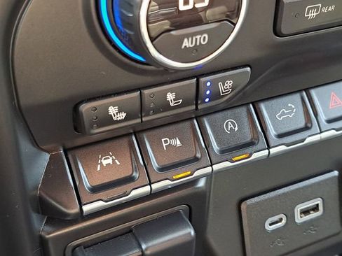 Used 2019 Chevrolet Silverado 1500 LTZ w/ LTZ Premium Package image 26