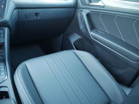 Used 2023 Volkswagen Tiguan SE R-Line image 34