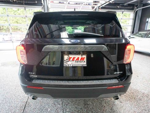 Used 2021 Ford Explorer XLT w/ Equipment Group 202A AWD/4WD image 3