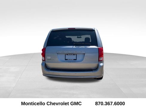 Used 2017 Dodge Grand Caravan SE w/ UConnect Hands-Free Group FWD image 4