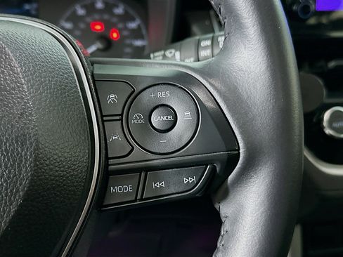 Used 2024 Toyota Corolla Cross LE w/ Moonroof Package image 17