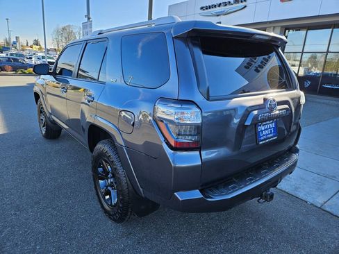 Used 2018 Toyota 4Runner SR5 image 3