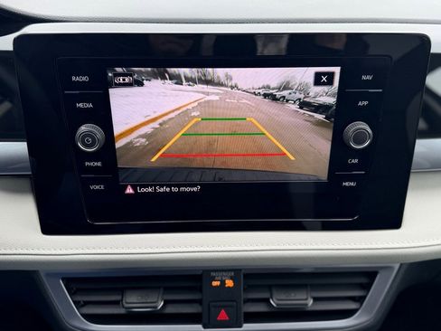 Used 2025 Volkswagen Taos SEL image 17
