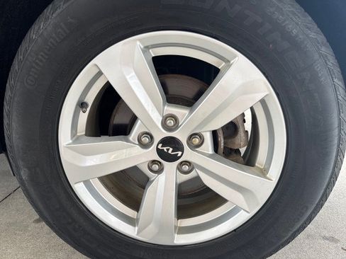Used 2023 Kia Sorento LX AWD/4WD image 5