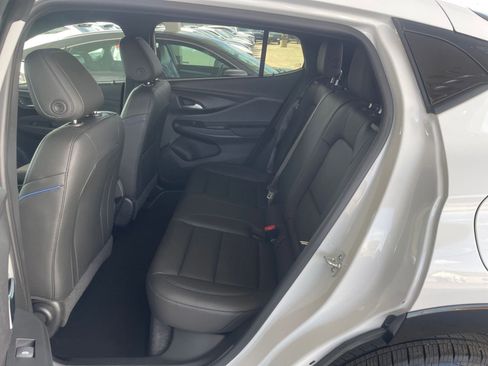 Used 2025 Buick Envista Sport Touring image 23