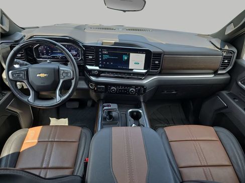 Used 2025 Chevrolet Silverado 1500 High Country AWD/4WD image 9
