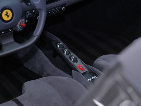 Used 2021 Ferrari F8 Tributo RWD image 19